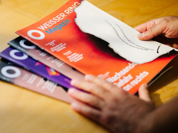 Vier Ausgaben vom WEISSER RING Magazin